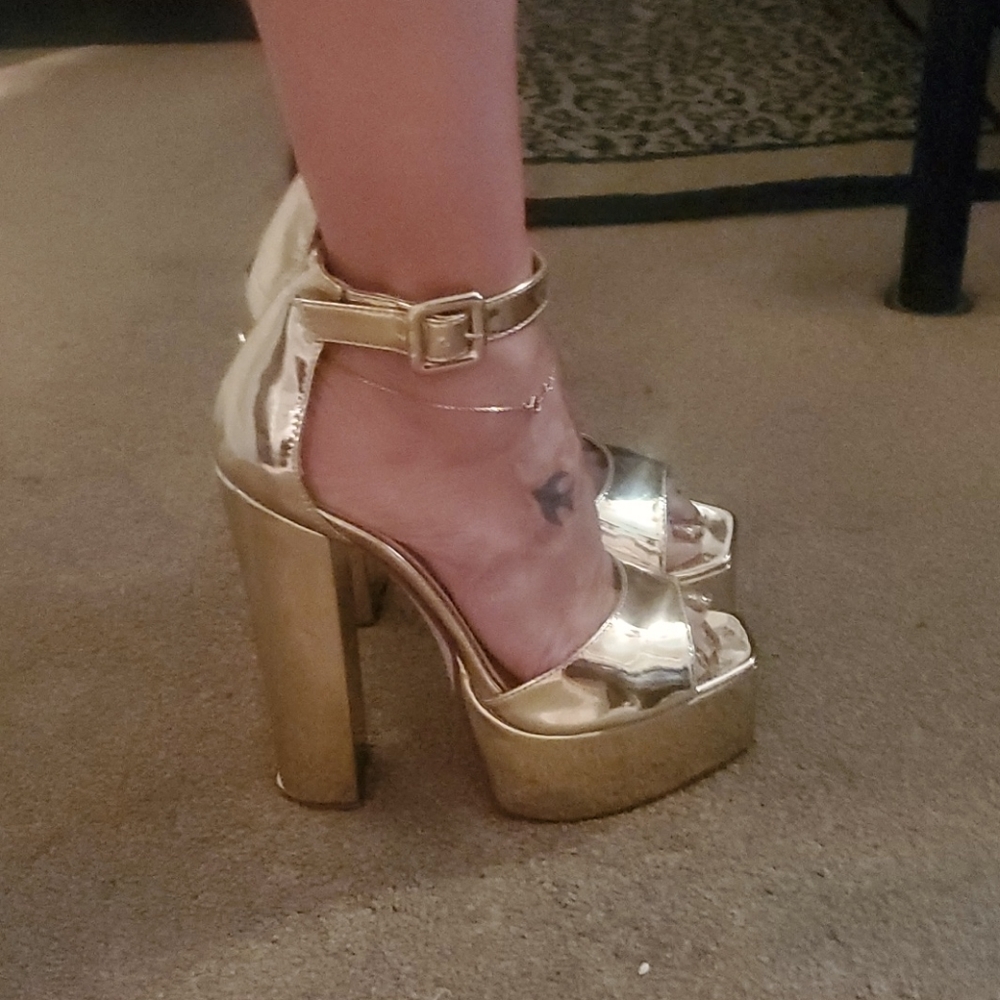 PRETTY LITTLE THING GOLD HEELS SZ 5.5/6